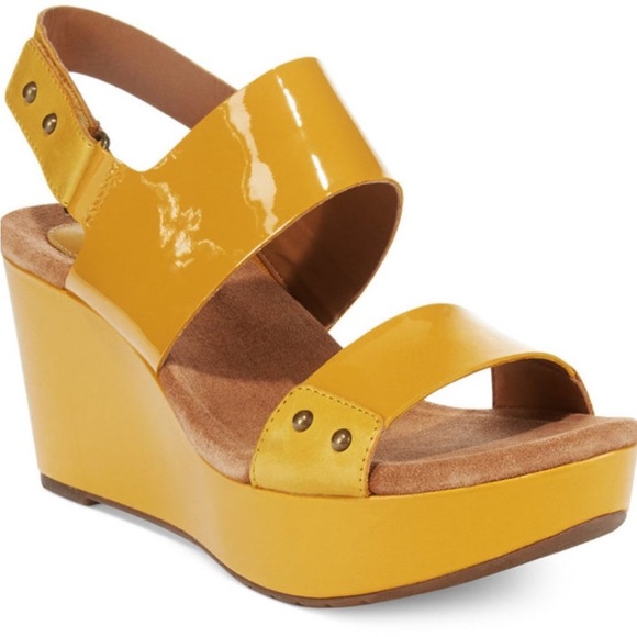 Clarks Shoes - NWOT CLARKS Caslynn Dez Sandals
